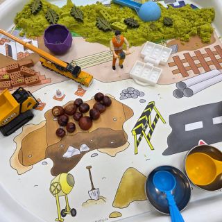 🦺🏗️ Téma týdne: Stavba a stavební práce! 🏗️🦺 Od úterý do čtvrtku si u nás děti vyzkouší, jaké to je být opravdovým...